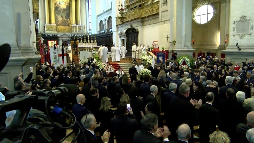 L'ultimo saluto ad Alex Zanardi nella basilica di Santa Giustina