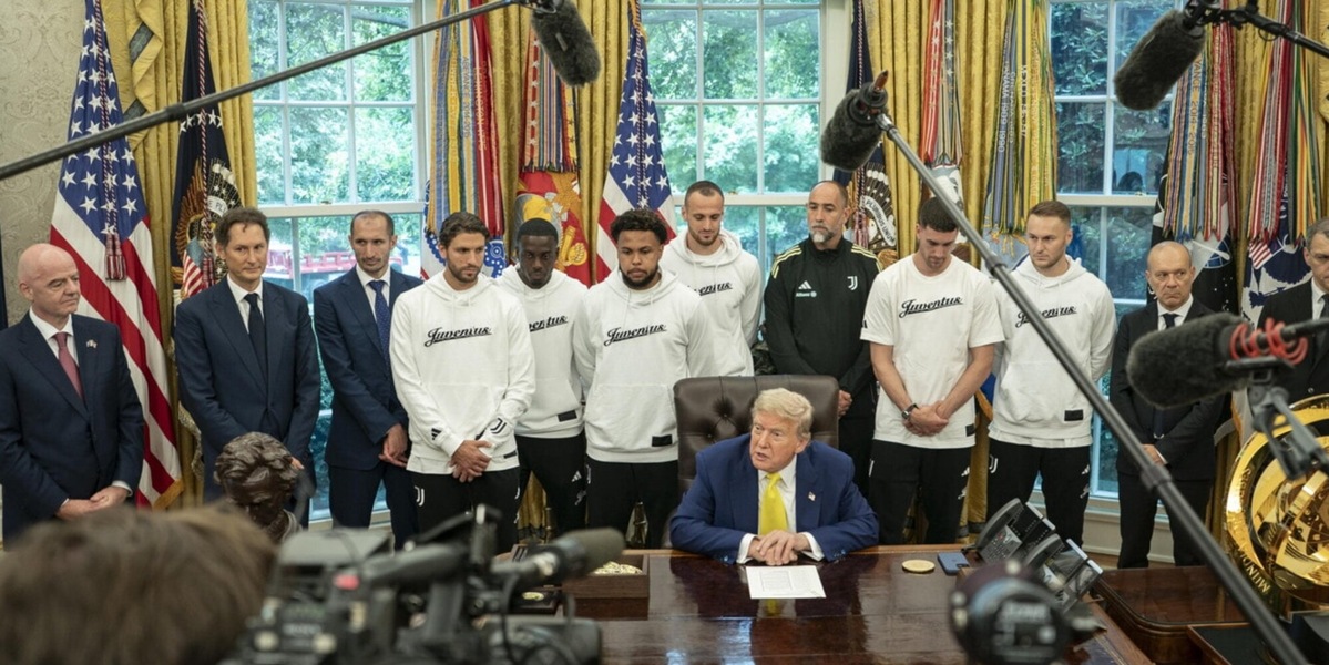 La Juve ricevuta da Trump alla Casa Bianca: Elkann, Tudor, Locatelli e compagni nello Studio Ovale