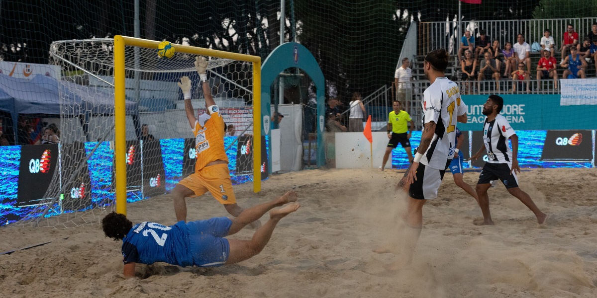 Beach soccer - Coppa Italia Q8 al Napoli: una notte magica a San Benedetto del Tronto