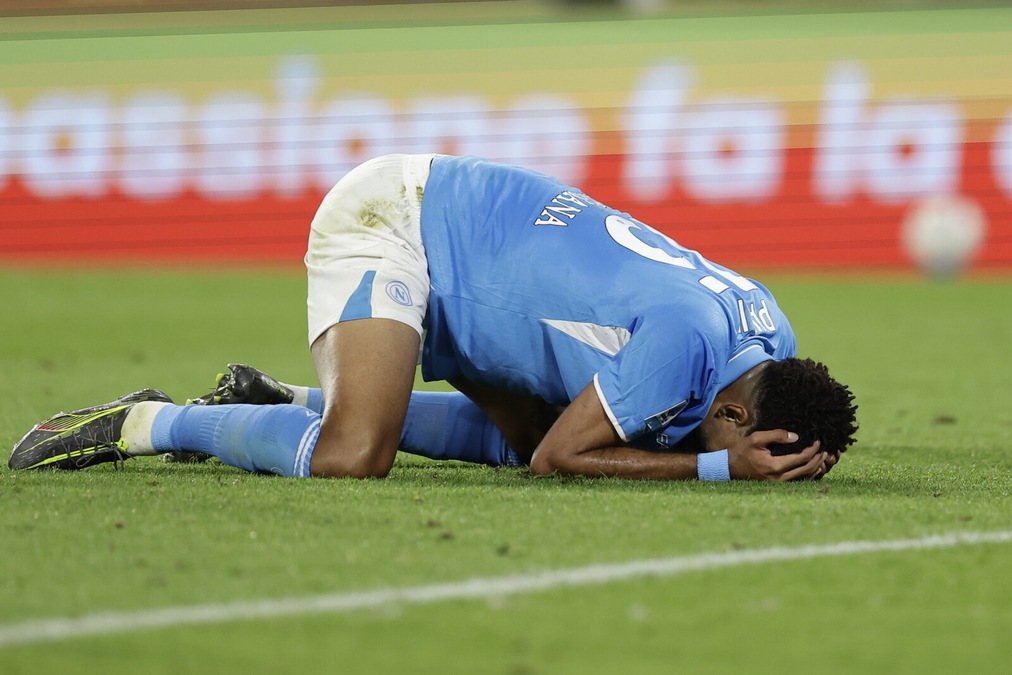 Vasquez beffa il Napoli: a Conte non bastano Lukaku e Raspadori. Inter a -1