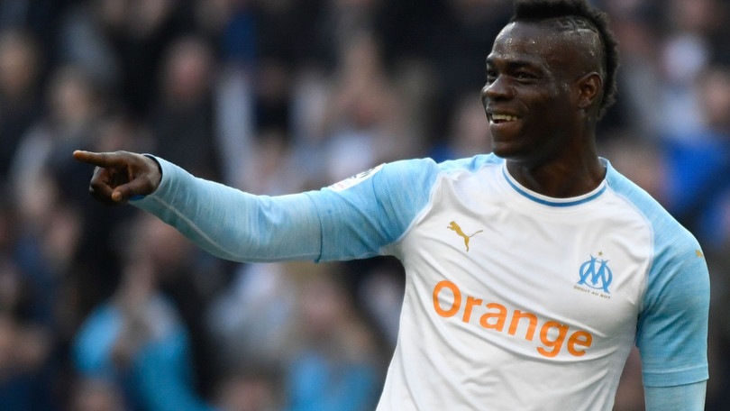 Balotelli, gol in rovesciata e esultanza con diretta Instagram