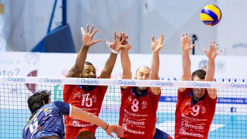 Volley: A2 Maschile, Girone Blu,Tuscania occasione persa, Cuneo vince in rimonta