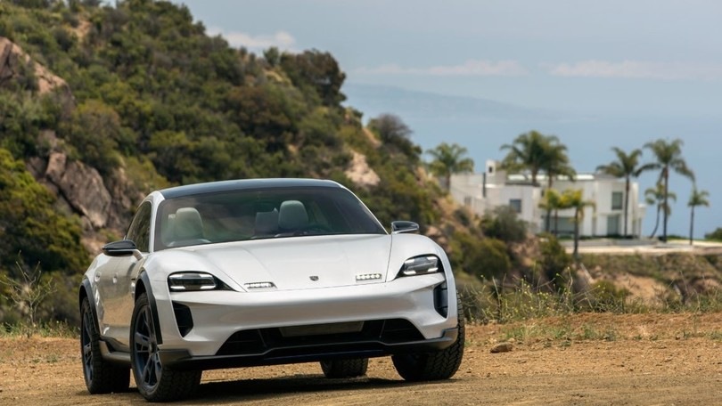 Porsche Taycan, una berlina elettrica da 600 cavalli