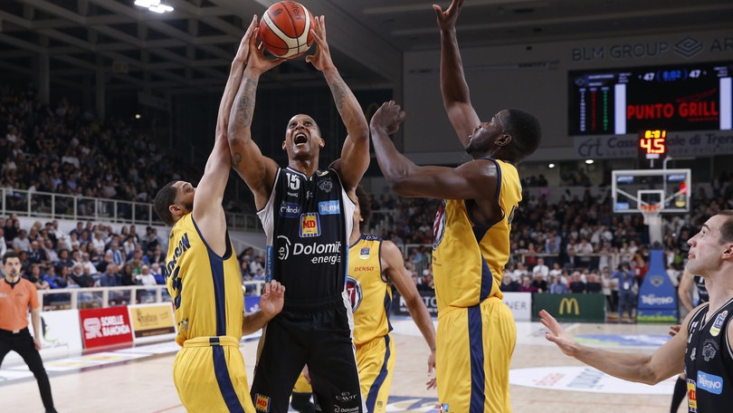 Basket Serie A, Torino crolla nel finale: vince Trento 95-87