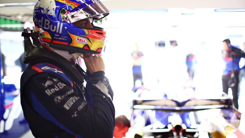 F1 Gp Cina, incidente per Albon: è illeso