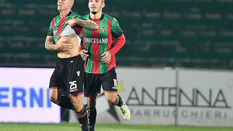 Calciomercato Ternana, rinnovo fino al 2021 per Defendi