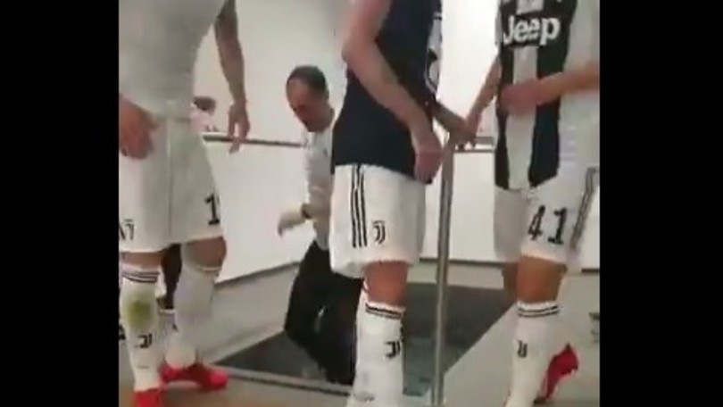 Juve, i giocatori fanno fare un "tuffo" ad Allegri