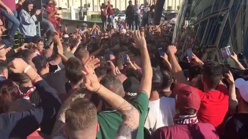 Oltre 700 tifosi accolgono il Toro: spinta per l'Europa