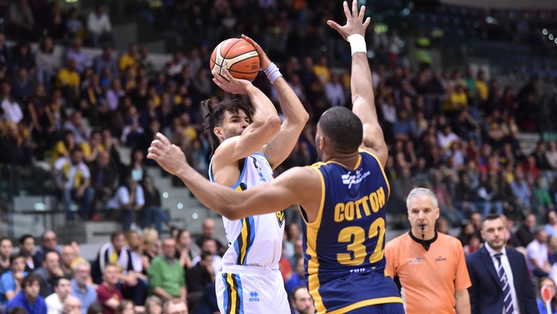 Basket, Serie A: Torino fermata da Cremona, Milano affonda Avellino