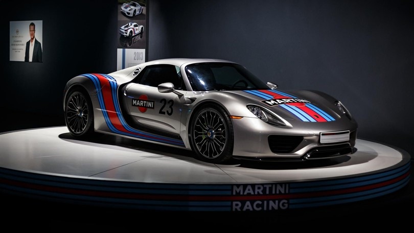 Porsche 918, un futuro retrò a stato solido