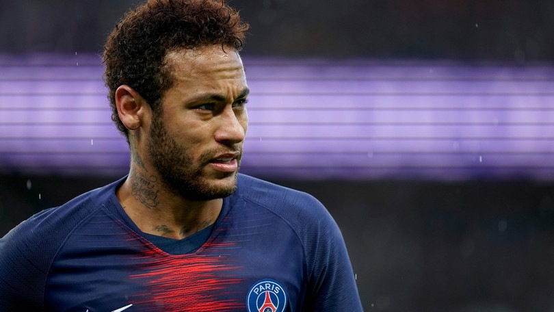Psg, tre turni a Neymar per il pugno al tifoso