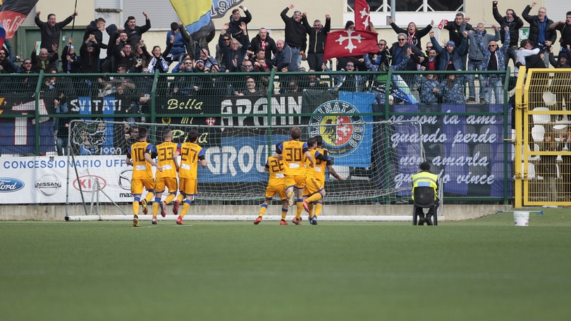 Playoff, la Carrarese si butta via: il Pisa rimonta fino al 2-2