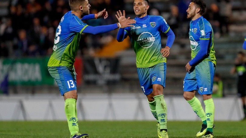 Feralpisalò, buona l'andata dei playoff: battuto il Catanzaro nel segno di Maiorino