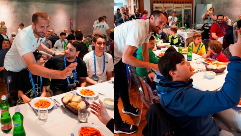 Chiellini, sorrisi e selfie con i bambini del ‘Bambino Gesù’