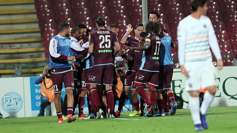 Il Venezia cade a Salerno: Djuric e Jallow trascinano la Salernitana