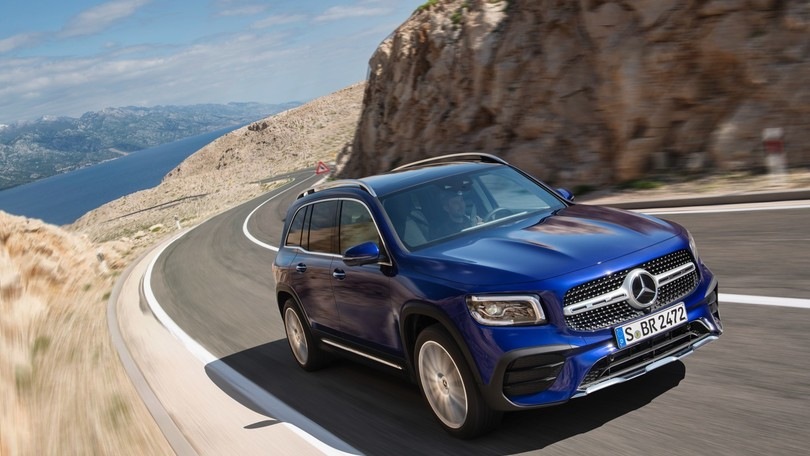 Nuova Mercedes GLB, il Suv compatto è a sette posti