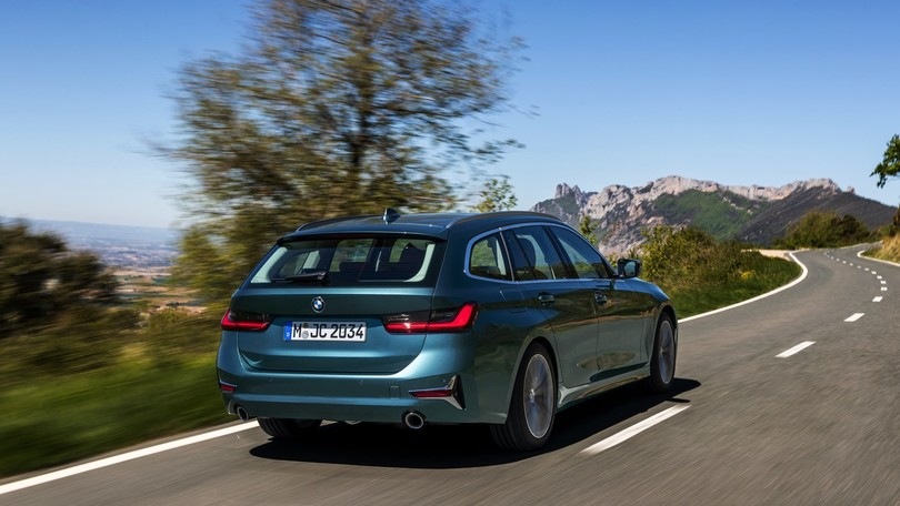 BMW Serie 3 Touring, la station diventa Ibrida plug-in
