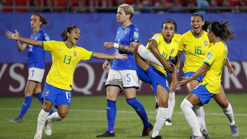 Mondiali femminili: l'Italia ko col Brasile ma resta in testa e vola agli ottavi