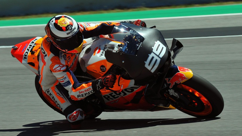 Assen, Lorenzo cade e finisce in ospedale
