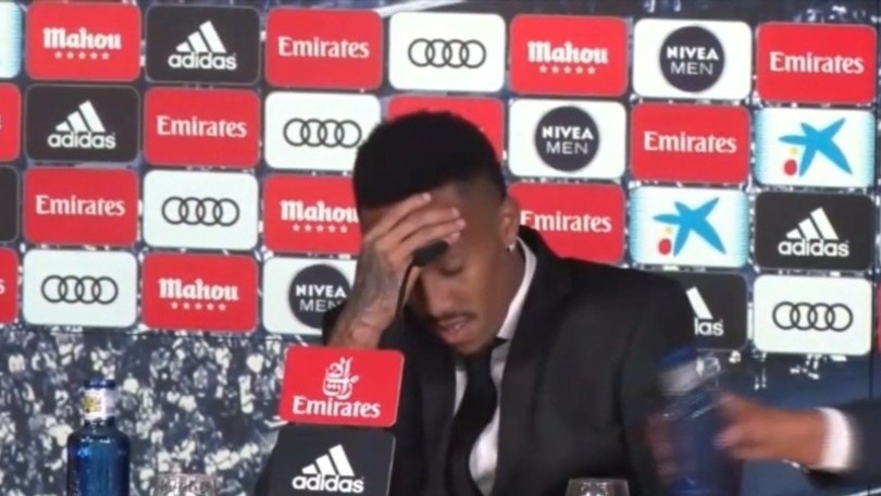 Malore per Militão alla prima conferenza stampa da difensore del Real