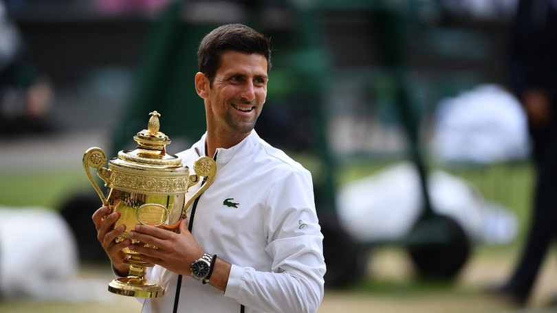 Djokovic trionfa a Wimbledon, Federer piegato in cinque set
