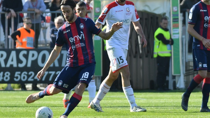 Crotone, senti Gomelt: "Dobbiamo migliorare nei risultati"