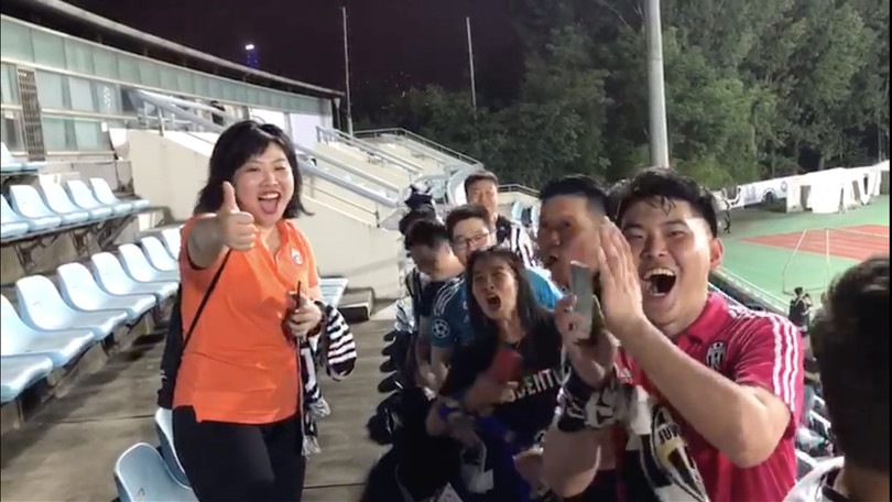 A Nanchino i tifosi cinesi inneggiano a Tuttosport