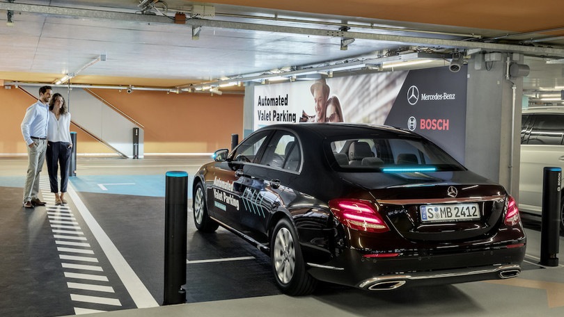 Mercedes e Bosch: al Museo di Stoccarda le auto parcheggiano da sole