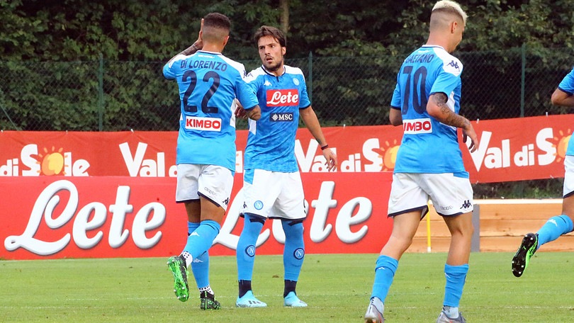 Napoli, 3-3 con la Cremonese: cori contro la Juve dagli spalti