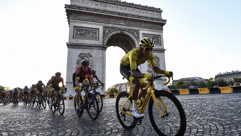 Bernal fa suo il Tour de France, ultima tappa a Ewan