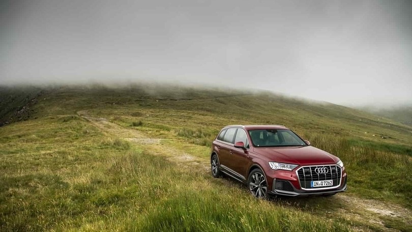 Audi, test su strada con la Q7