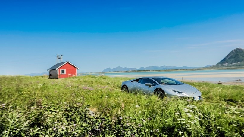 Lamborghini Huracan EVO, avventura al Circolo polare