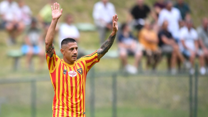 Lecce, Lapadula indosserà la maglia numero 9. Il 13 a Rossettini