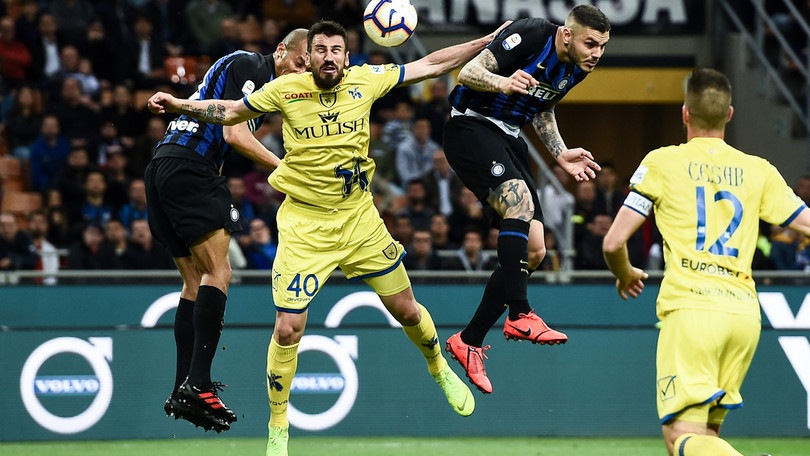 Spal, ufficiale: preso Tomovic dal Chievo in prestito con diritto di riscatto