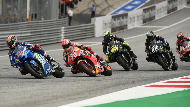 Gp Silverstone: Rins beffa Marquez e vince! Rossi 4°