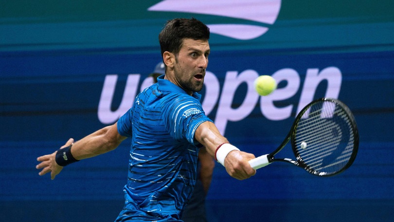 Djokovic si ritira dagli Us Open per un problema alla spalla, Wawrinka ai quarti