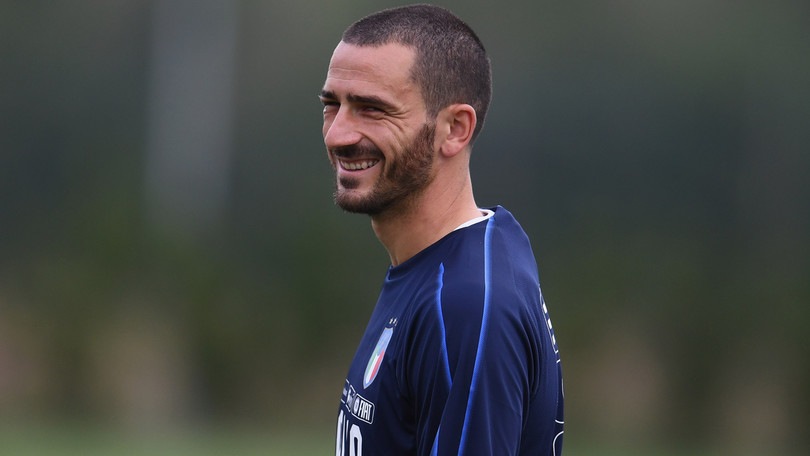 Bonucci abbraccia Chiellini: “Mancherà, lo aspettiamo a braccia aperte”