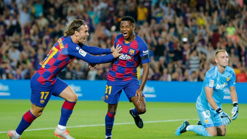 Liga: manita Barcellona, Atletico ko, vittoria con il brivido per il Real