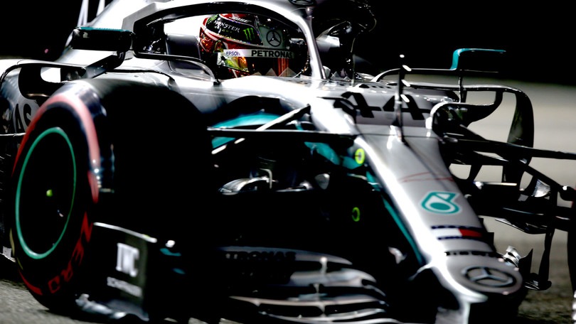 Gp Singapore: Hamilton sfida le Ferrari, diretta qualifiche alle 15:00
