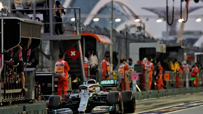 Gp Singapore, Hamilton: "Felice di trovarmi in mezzo alle Ferrari"