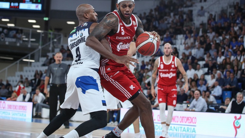 Virtus Bologna, esordio ok: vincono anche Brescia e Trento