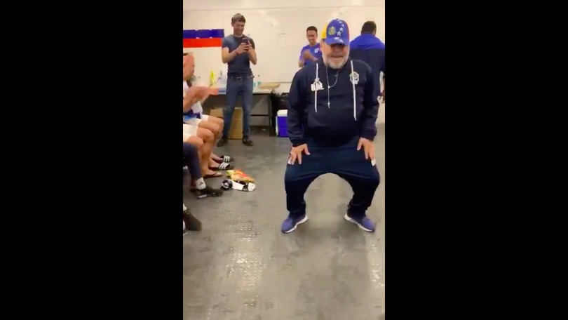 Maradona show: ecco il balletto per festeggiare il primo successo del suo Gimnasia