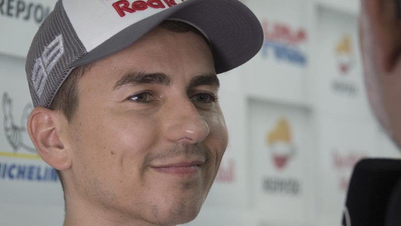 Lorenzo punge: "La Honda pensa solo a Marquez"