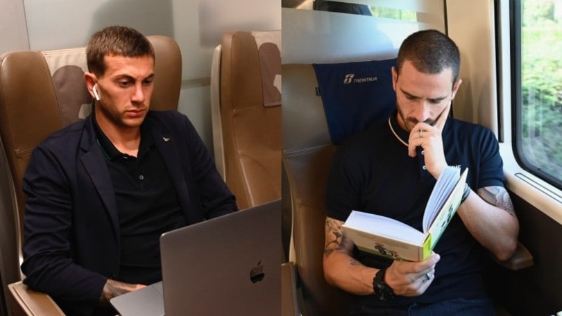 Relax al pc per Bernardeschi, un libro per Bonucci: l’Italia va a Roma