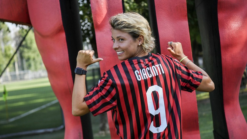 Milan, Giacinti: "Giocare contro l'Inter sarà qualcosa di unico"