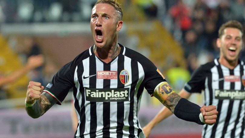 L'Ascoli torna a vincere: 2-1 all'Entella, decide Ardemagni