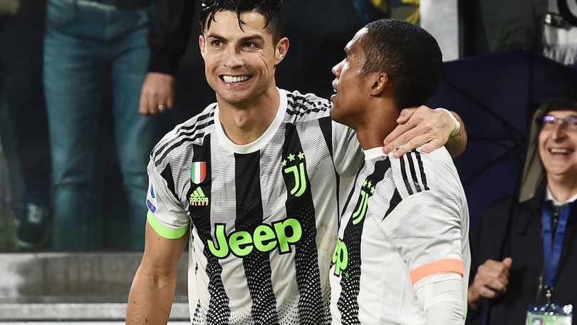 La Juve vince anche in maglia fluo: Ronaldo condanna il Genoa