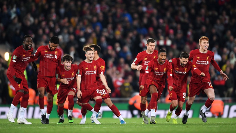 Coppa di Lega inglese, Liverpool ai rigori dopo il 5-5 con l'Arsenal. Ok United e Aston Villa