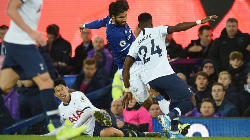 Everton, intervento perfettamente riuscito per André Gomes