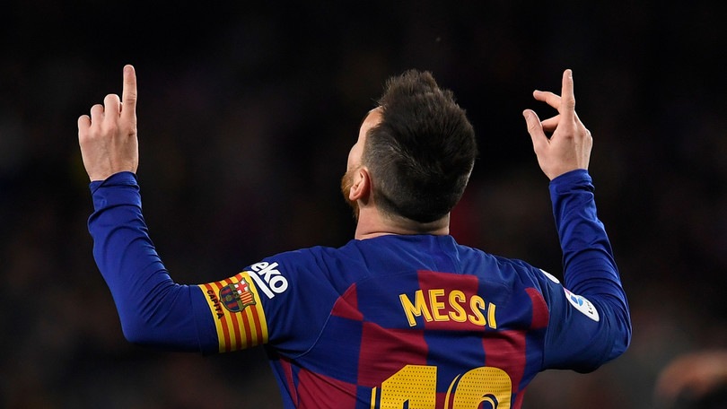 Tripletta Messi, doppietta Benzema: Barcellona e Real Madrid in vetta